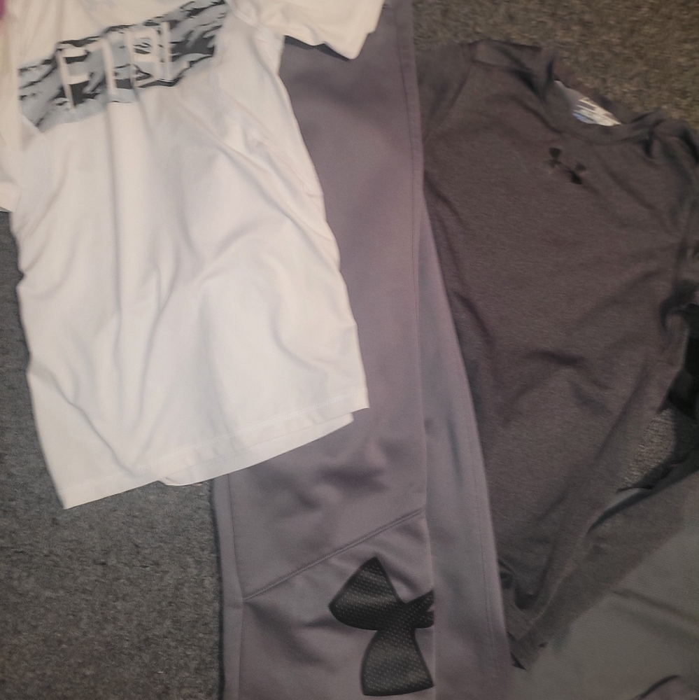 Five piece size youth large under armor lot